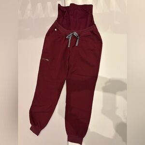 Figs Zamora Maternity Jogger scrub pants in Burgundy